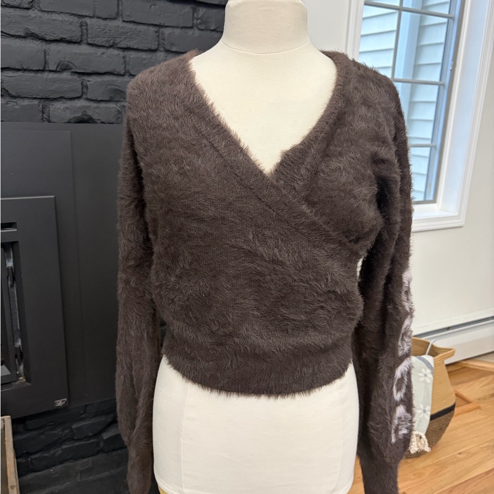 Bebe Women's Brown Fuzzy Long Sleeve Sweater Size‎ L